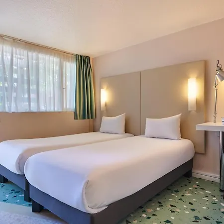 Hotel Greet Versailles - Le Bretonneux 3*