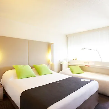 Greet Versailles - Le Bretonneux Hotel 3*