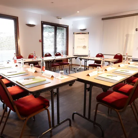 Greet Versailles - Le Bretonneux Hotel 3*