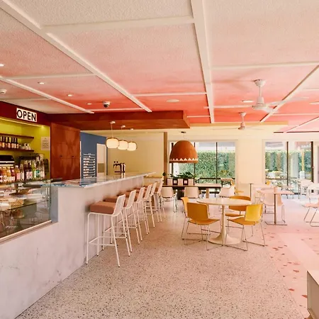 Greet Versailles - Le Bretonneux Hotel 3*