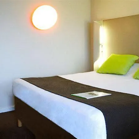 Greet Versailles - Le Bretonneux Hotel 3*